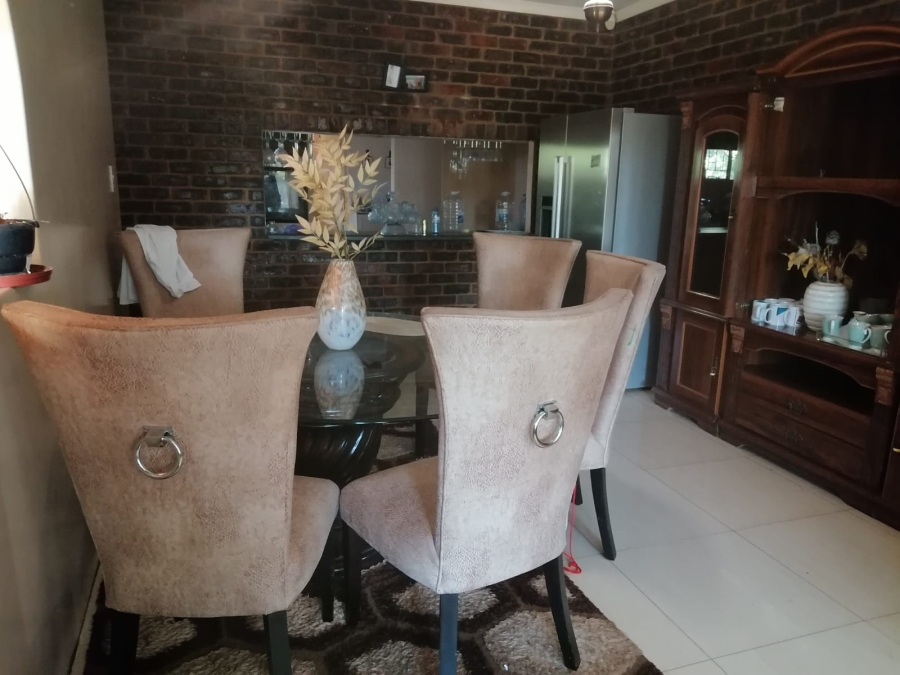 4 Bedroom Property for Sale in Geelhoutpark North West